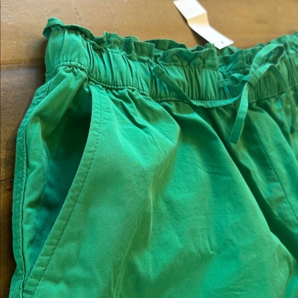 LOFT Vibrant Green Women's Cargo Shorts - Picture 7 of 11